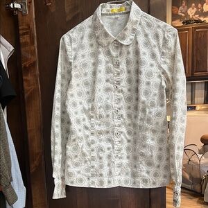 Women’s Long-Sleeve Printed Button-Up Shirt - White with Gray Pattern
